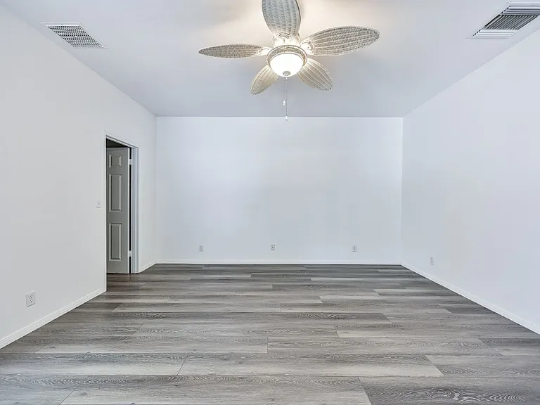 317 W Shamrock Ave — Photo 51