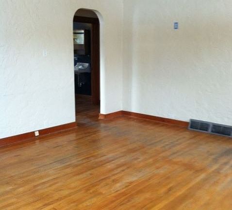 2nd image of 304 W Sussex Ave