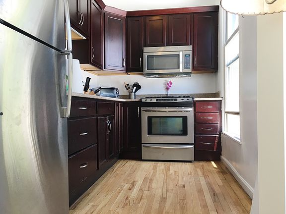 5th image of 946 Manhattan Ave APT 3R