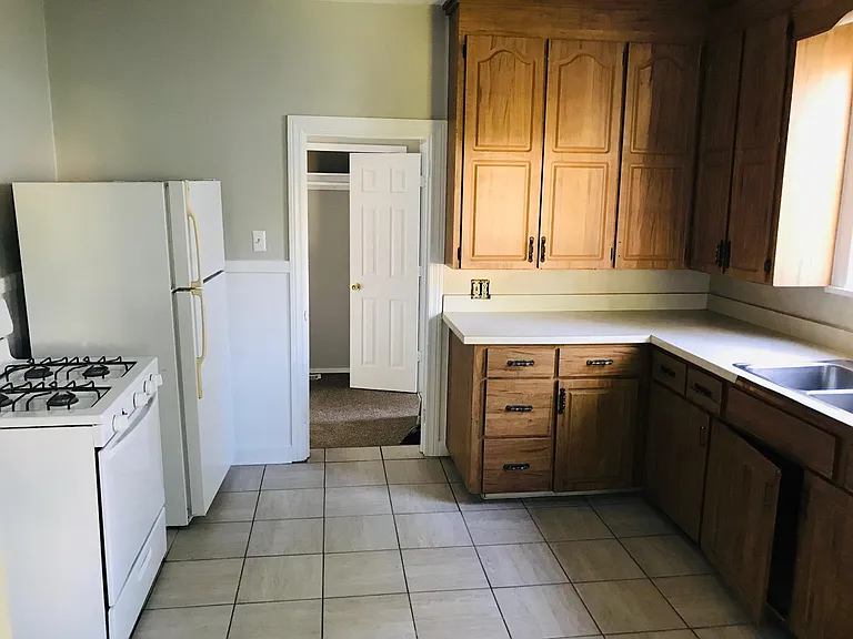 138 Hawkins St — Photo 4