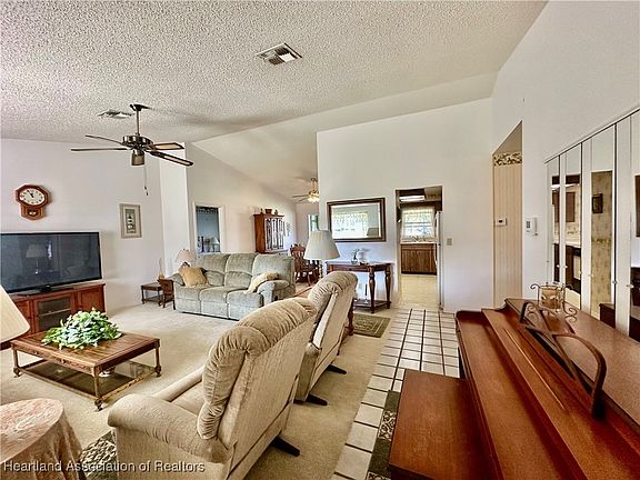 3rd image of 209 Loon Ave
