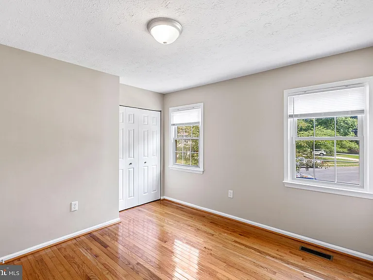 2324 Kent Ct — Photo 20