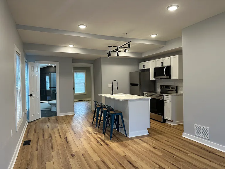 128 Caroline Ave #2 — Photo 3