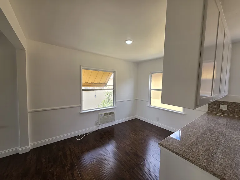8706 Parthenia Pl #8 — Photo 17