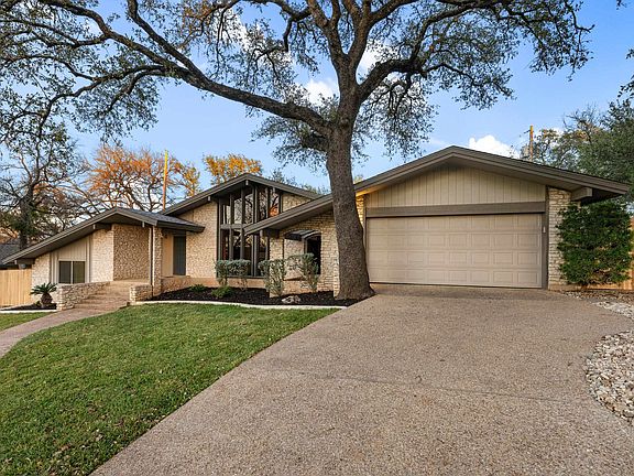 2nd image of 8805 Mountain Ridge Dr