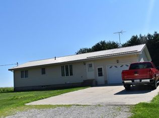 260 East St, Maynard, IA 50655