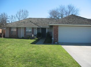 988 Centennial Ct, Tulare, CA 93274