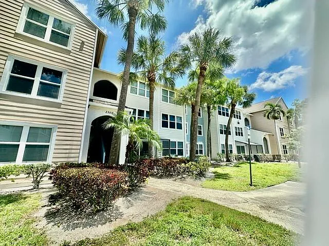2305 N Congress Ave #11