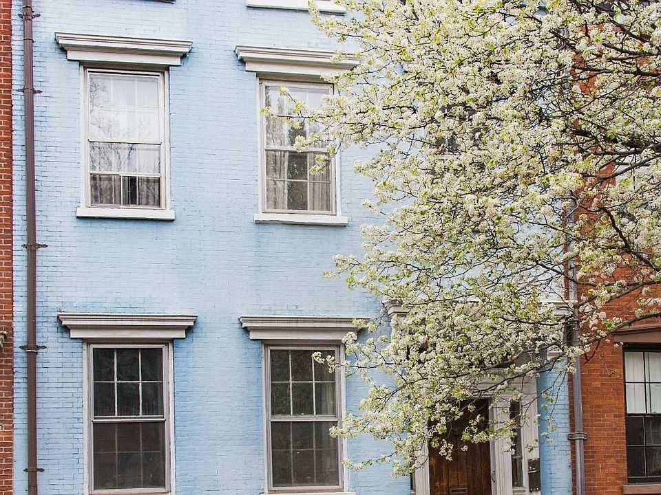 1st image of 27 Bethune St #3