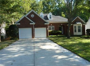 15627 Donnington Dr, Charlotte, NC 28277