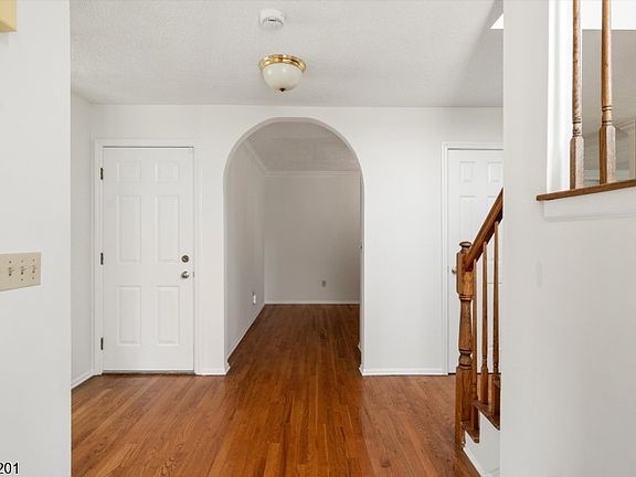 4th image of 38 Castleton Rd