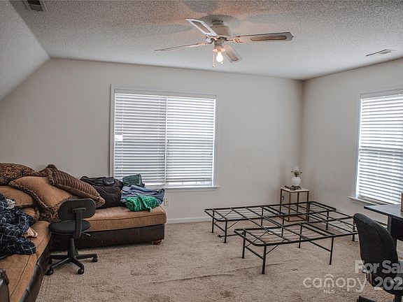 5th image of 2941 Glen Summit Dr
