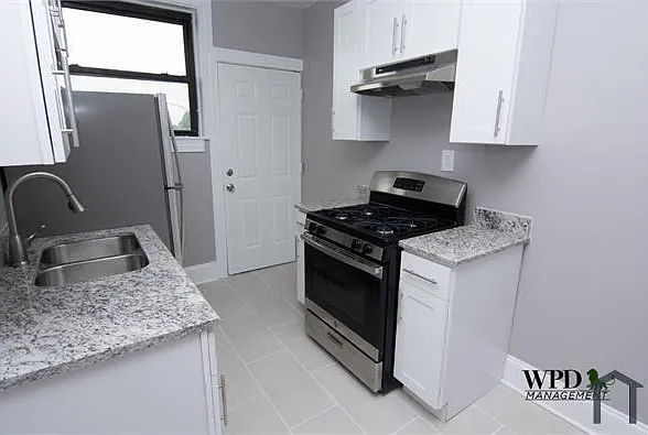 3 bed, $1,860 — Photo 2