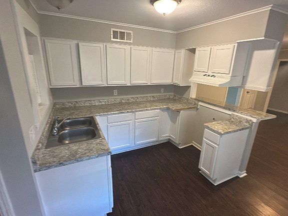 2nd image of 556 Melton Ave