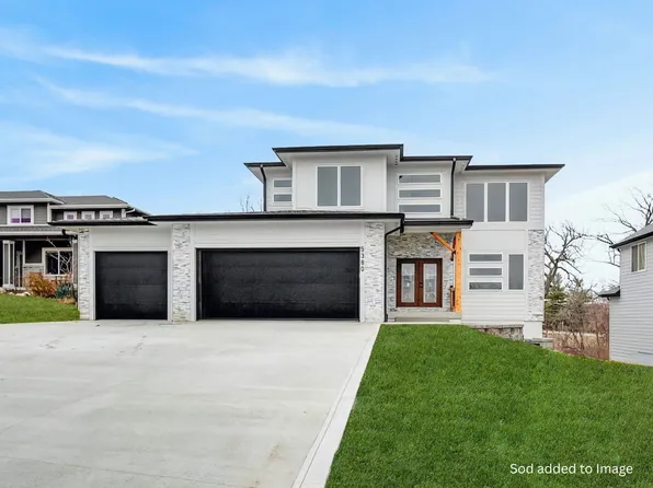 5380 Carter Ct, Johnston, IA 50131