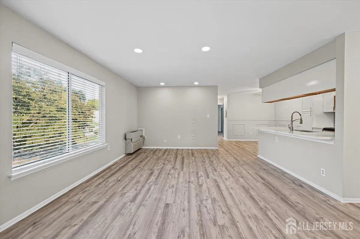 2 bed, 1.0 bath, $2,200 — Photo 4