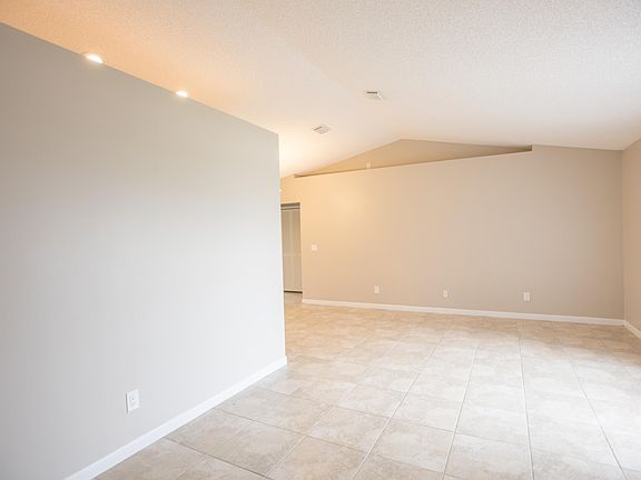 4th image of 172 Lee Ave #172