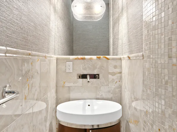 18 East 62nd Street image 20 of 21