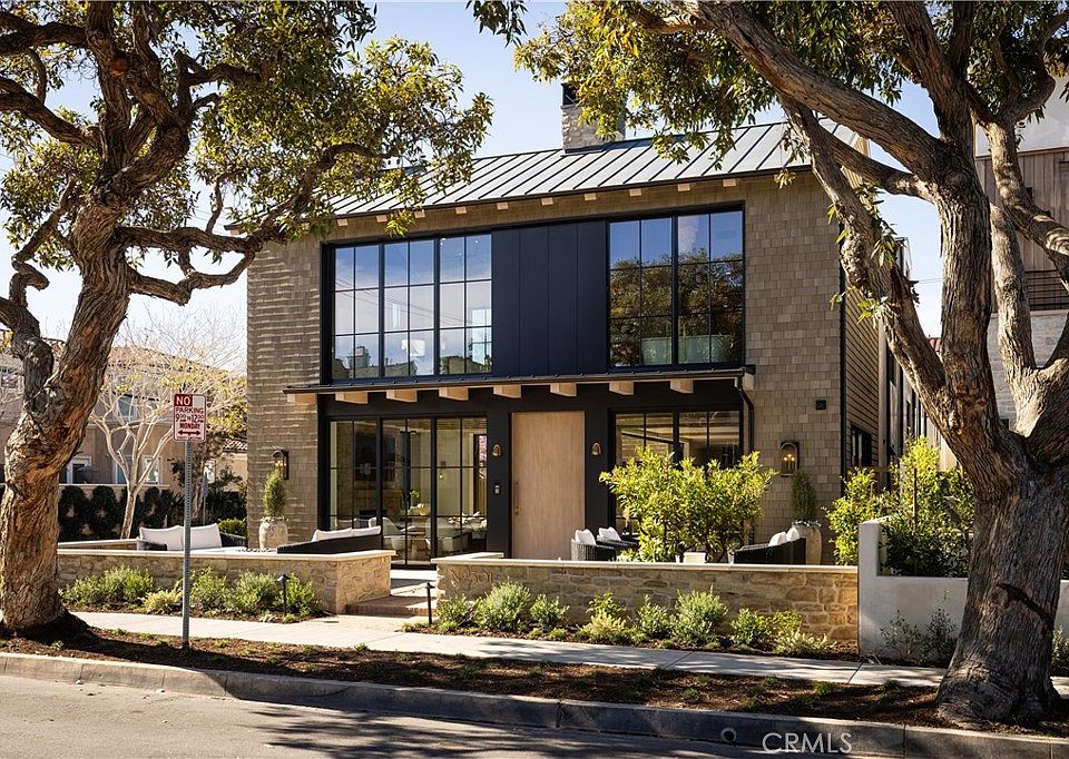 1st image of 301 Jasmine Ave