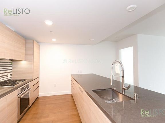 5th image of 708 Long Bridge St APT 409