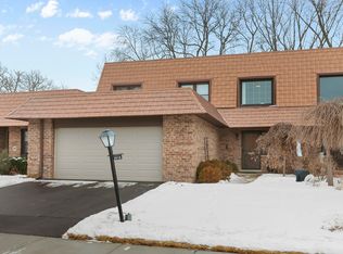 3918 Dundee Rd, Northbrook, IL 60062
