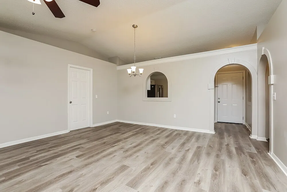 3 bed, 2.0 bath, 1264 sqft, $3,180 — Photo 4