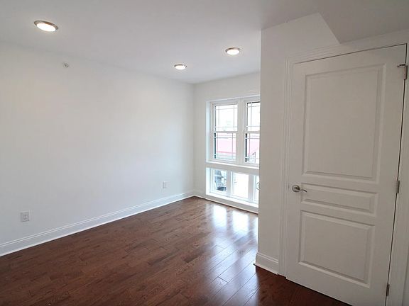 4th image of 2570 Frankford Ave #2