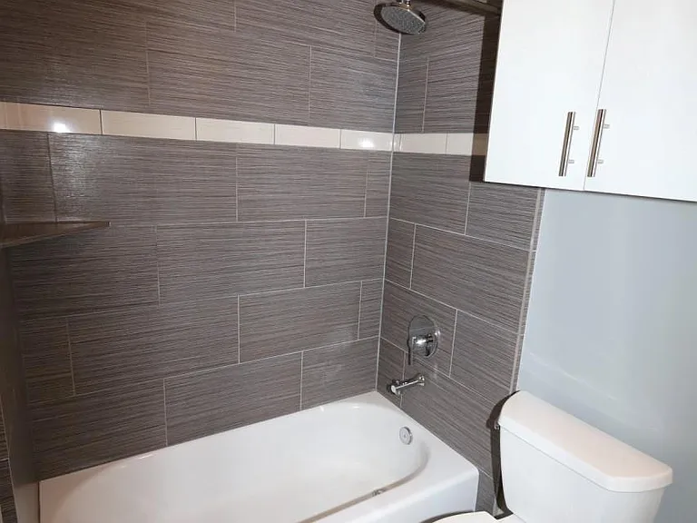 2103 Hadley St — Photo 4