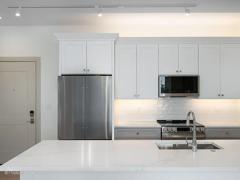 3202 N Racine Ave #205 — Photo 3
