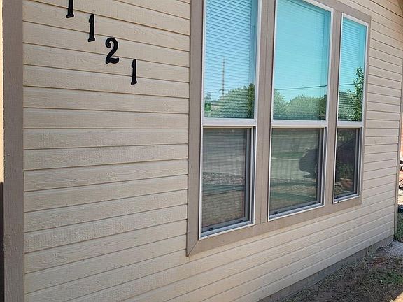 3rd image of 1121 E Spruce Ave