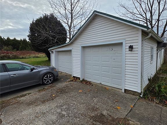 2nd image of 615 S Court Avenue