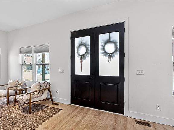 4th image of 339 W Broadway St