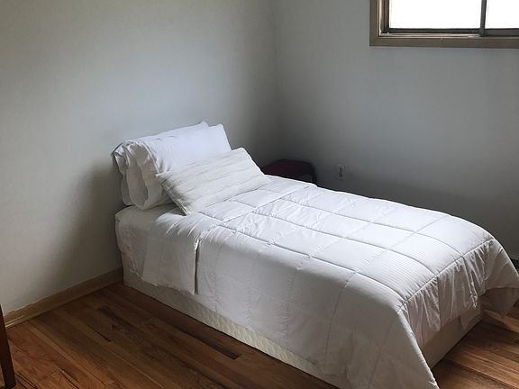 10 x 10 bed room