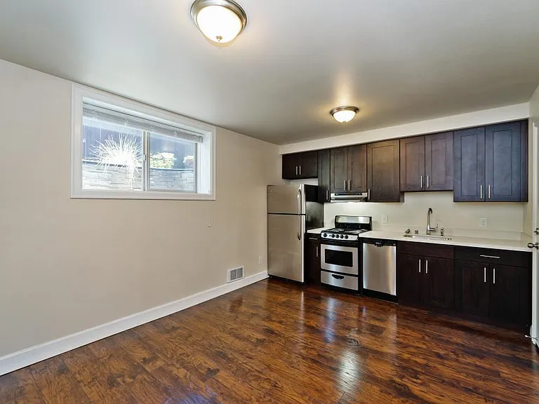 2038 Yale Ave E #7 — Photo 9