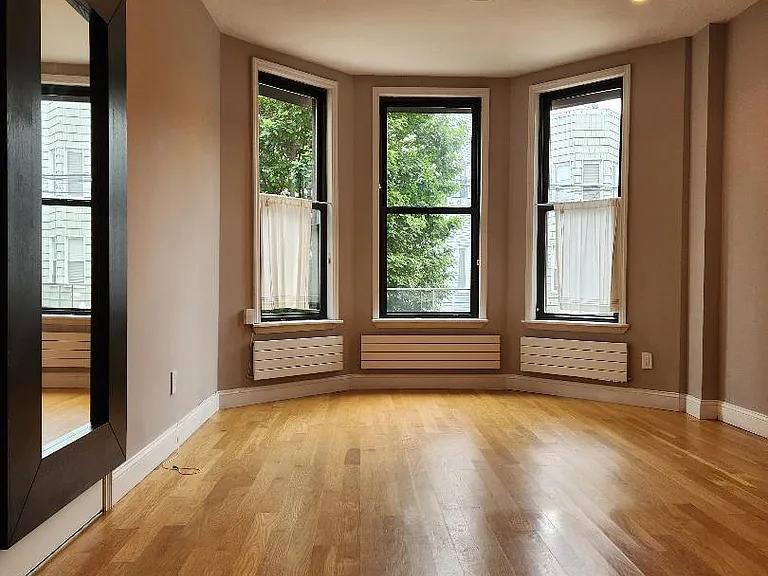 54 Hausman St #1A — Photo 12