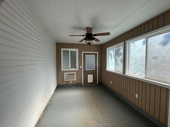3rd image of 421 W 10th St