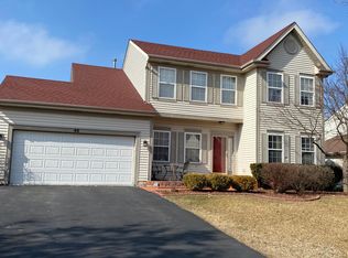 48 Saint Marys Ln, Lindenhurst, IL 60046