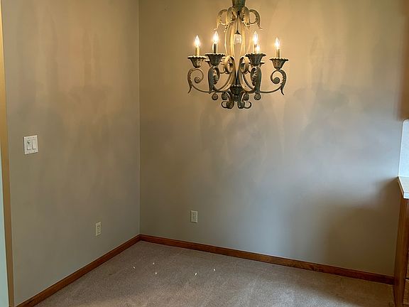 4th image of 1049 Springmill St #40