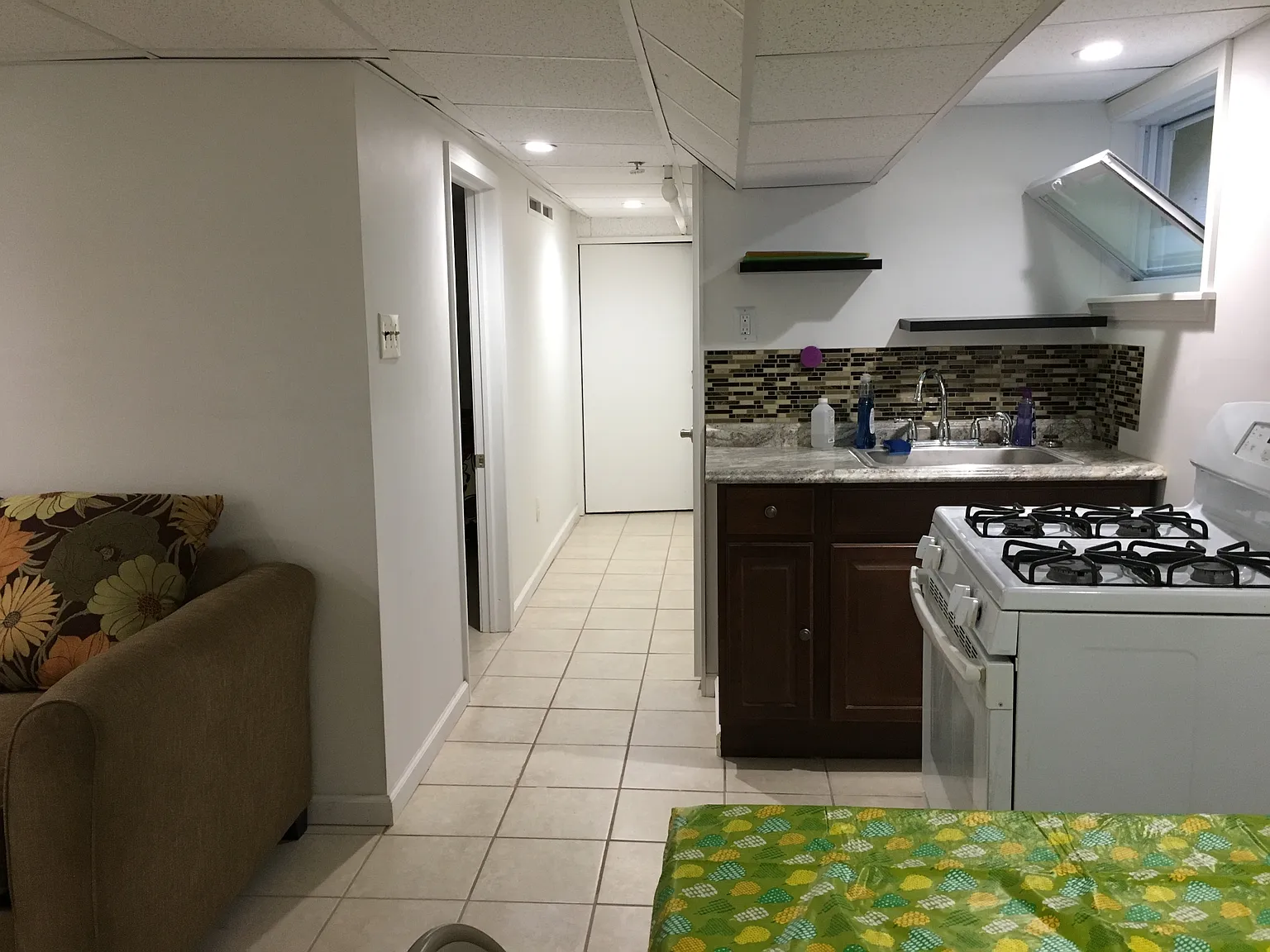 1 bed, 330 sqft, $1,300 — Photo 4