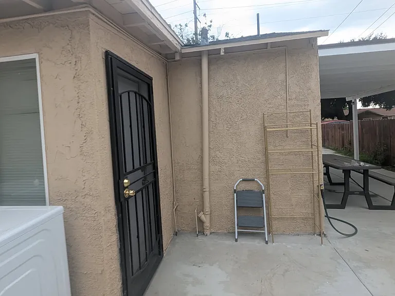 1042 E Rialto Ave — Photo 12