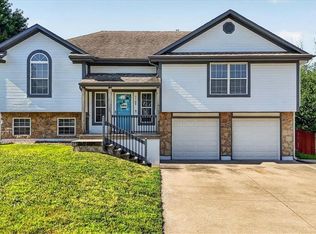 1109 White Oak Ct, Raymore, MO 64083