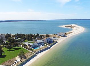 10 Barrett Dr, Hampton Bays, NY 11946