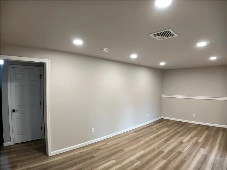 2834 Center St — Photo 10