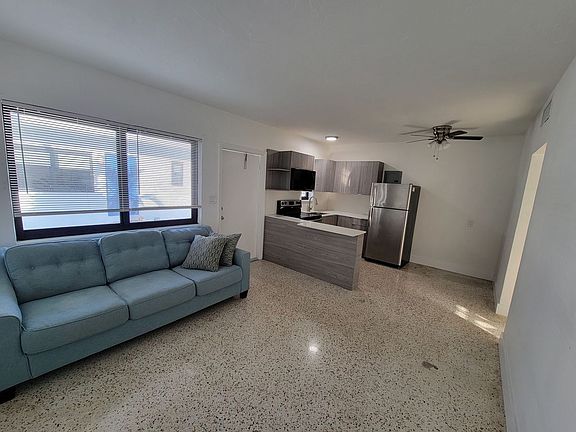 2nd image of 600 SW 10th St APT 8