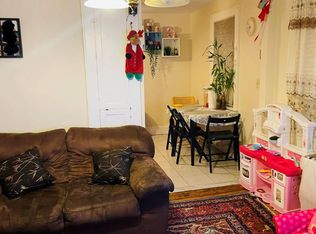 10 Frost Pond Rd APT 2, Glen Cove, NY 11542