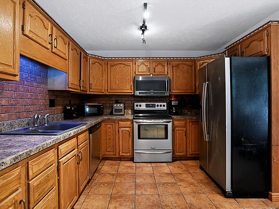 5th image of 8265 S Metzel Ln