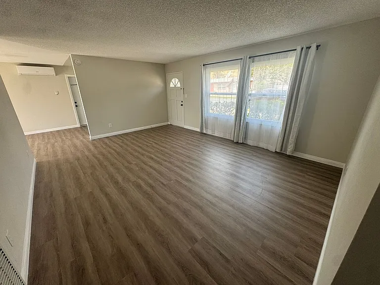 1071 Osage Dr — Photo 3