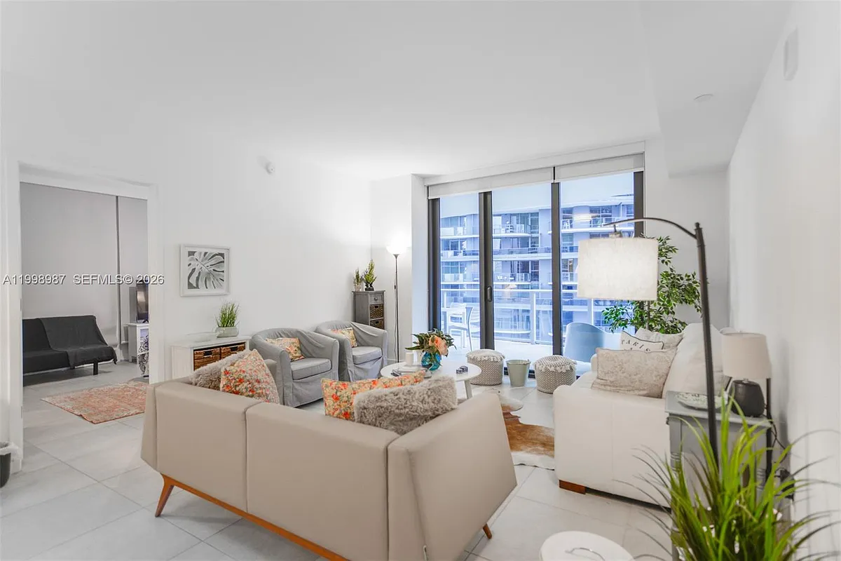 Building Photo - 1010 Brickell Ave #2906