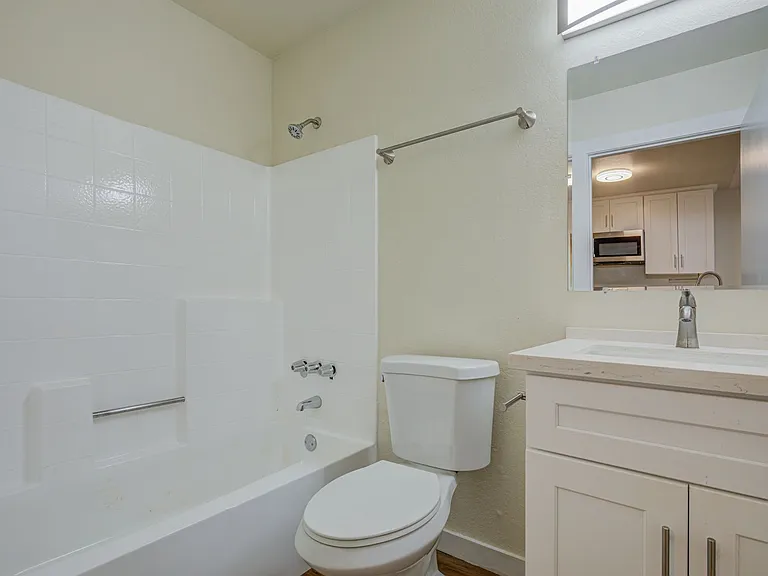 Hoover Street Residences — Photo 9