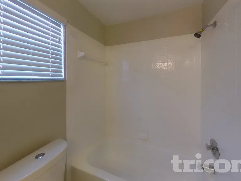1627 Chatham Cir — Photo 15